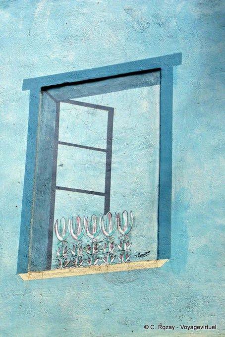 Orgosolo, a janela trompe l'oeil, murais - Sardenha