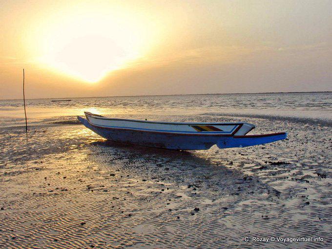 Deitada sobre as margens do Sine Saloum - Senegal