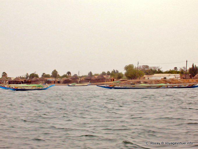 A chegada ao pequeno porto do rio - Senegal