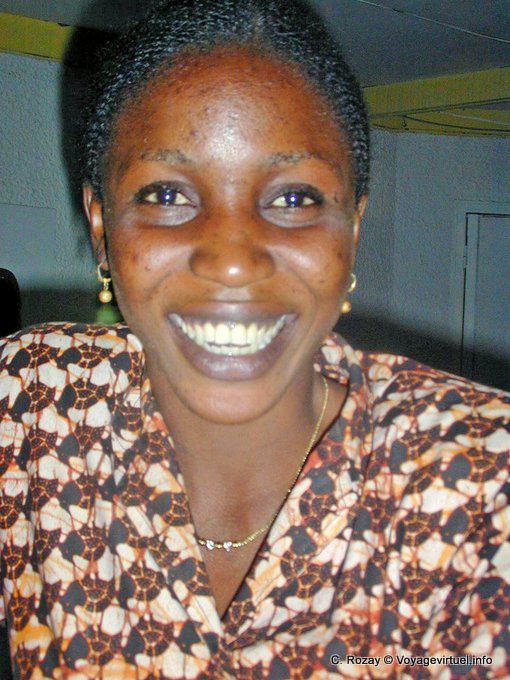 Sorriso rir a garçonete (Hotel Foundiougne) - Senegal