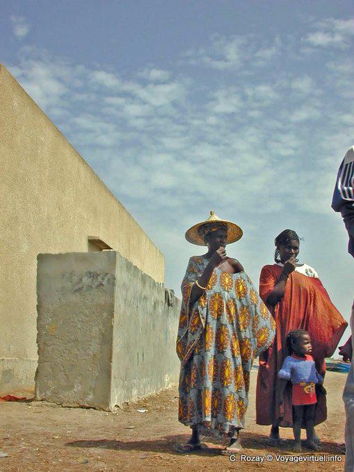 Cor local e vestido tradicional, Sine Saloum - Senegal