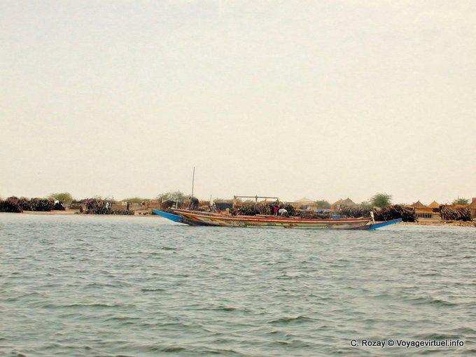 Barco colorido no Delta do Saloum - Senegal