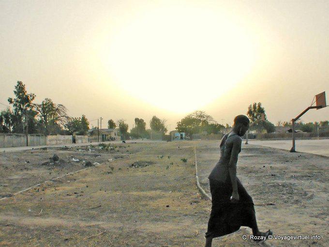 Passagem sob o sol de inverno, Foundiougne - Senegal