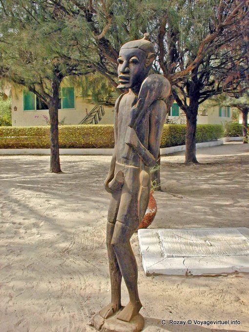 Caça de volta, uma estátua no carrinho de madeira - Senegal