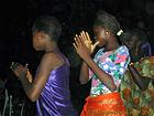 Dançarinos batendo palmas, Senegal.