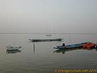 Barcos que descansam no rio acalmou, Sine Saloum-, Senegal.