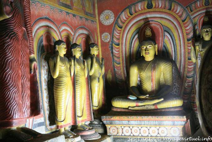 Maha Viharaya Alut, Buda sentado com aura Temple Golden Rock, Dambulla - Ceilão Sri Lanca