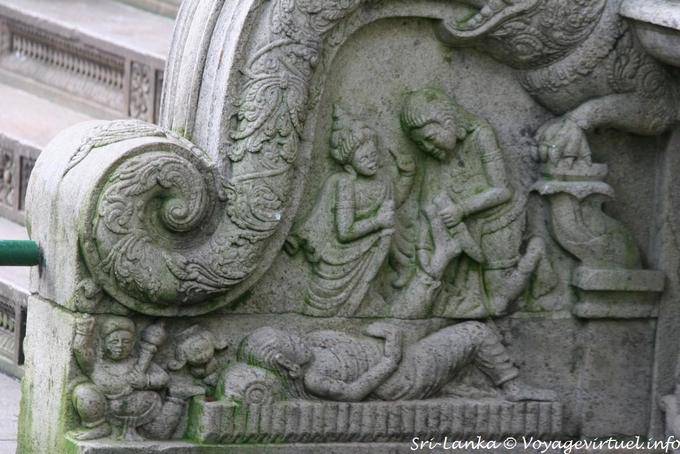 Escultura do lado de fora da rampa de escadas, Templo do dente, Kandy - Ceilão Sri Lanca