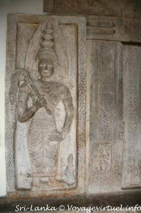 Escultura em pedra de um guardião do templo, Dalada Maligawa, Kandy - Ceilão Sri Lanca