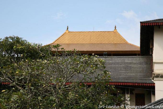 The Golden Roof Ouro Canopy ou o Palácio da relíquia do dente, Kandy - Ceilão Sri Lanca