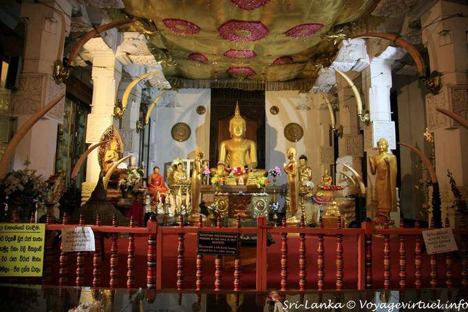 Capela no novo templo Dalada Maligawa, Kandy - Ceilão Sri Lanca