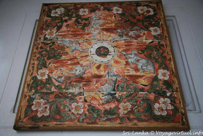 Floral e batalha contra um carnívoro, mesa, Templo do dente, Kandy - Ceilão Sri Lanca