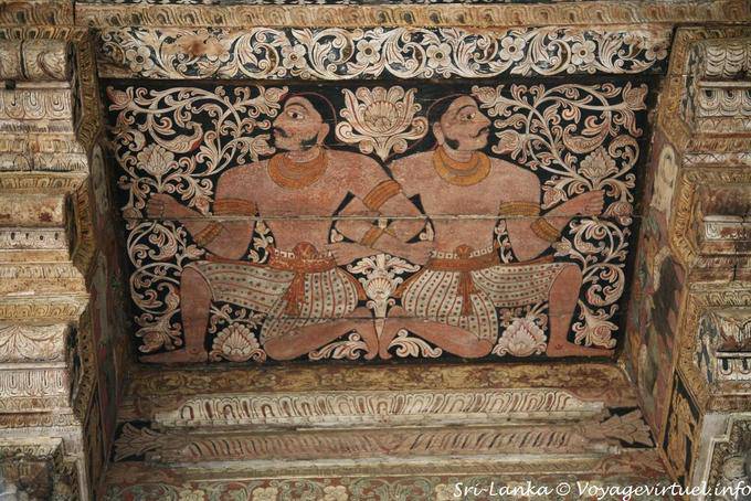 Dalada Maligawa, pintura do teto do antigo templo em estilo puro Kandy - Ceilão Sri Lanca