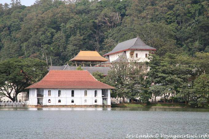 Banhando o Pavilhão Rainha do Golden Canopy e Nova Dalada Temple, Kandy - Ceilão Sri Lanca