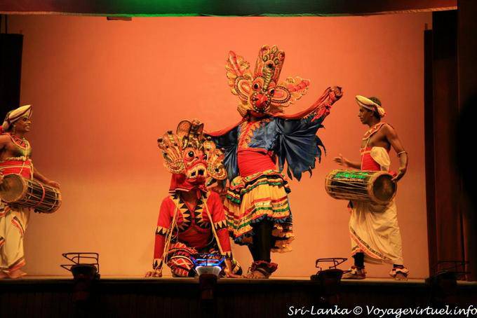 Na história, a máscara dançarino pássaro superou a besta, Kandy - Ceilão Sri Lanca