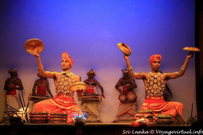 Juggling show com percussão orquestral, Kandy - Ceilão Sri Lanca