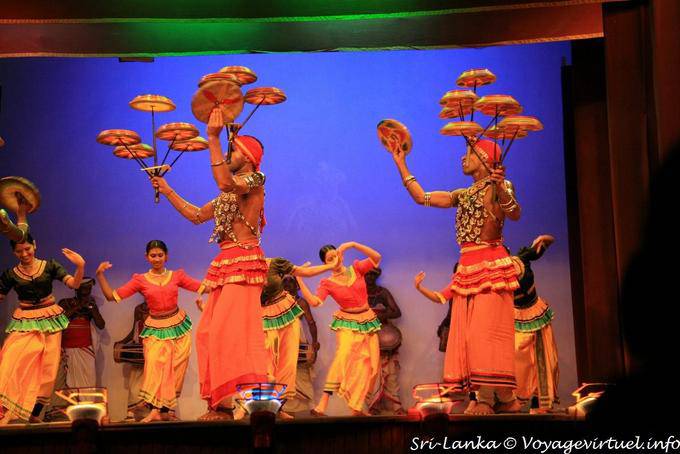 Apoteose da dança acompanhada de malabarismo, Kandy - Ceilão Sri Lanca