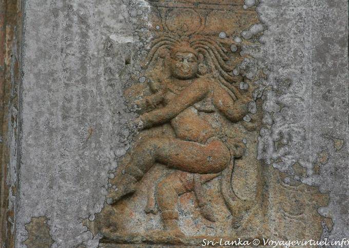 Fragmento de baixo-relevo contida Vishnu dançar Gadaladeniya, Kandy - Ceilão Sri Lanca