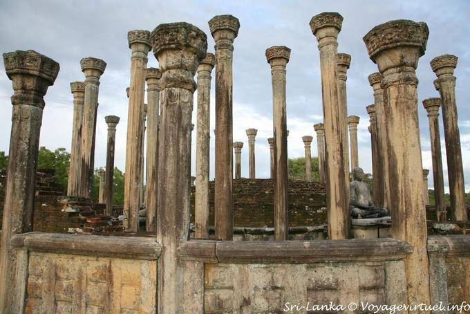 Vadatage floresta de colunas, Templo Medirigiriya - Ceilão Sri Lanca
