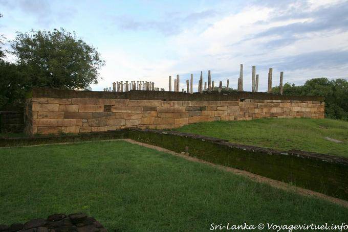 Muro do terraço de vatadagaya, Medirigiriya - Ceilão Sri Lanca