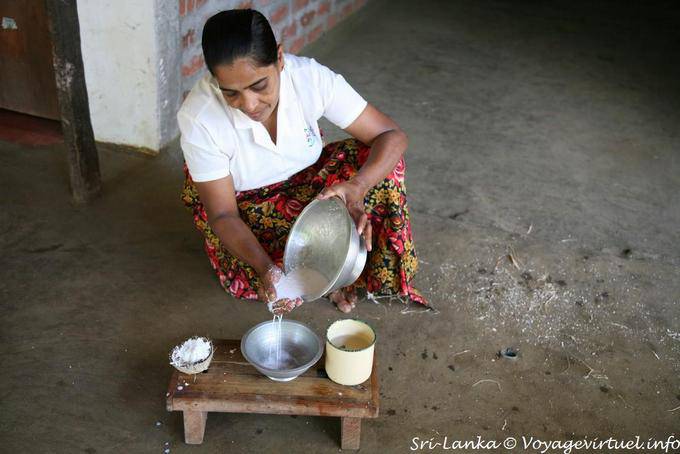 Separação do leite e pedaços de coco ralado, Nalanda - Ceilão Sri Lanca