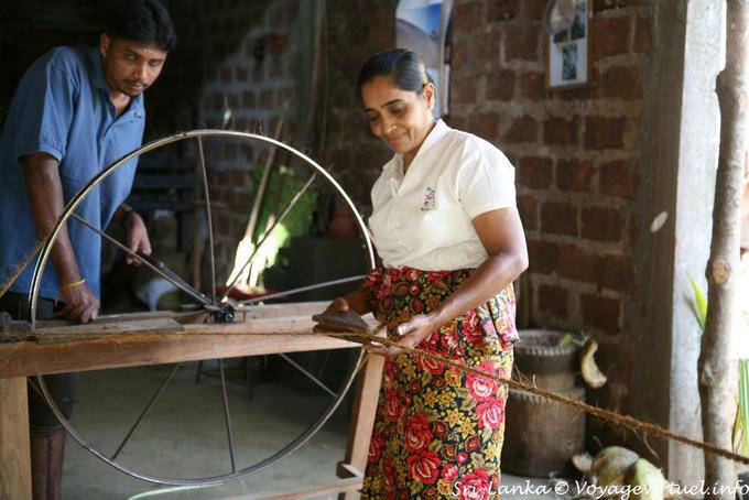 Fabricação de corda com fibras de coco, Nalanda - Ceilão Sri Lanca