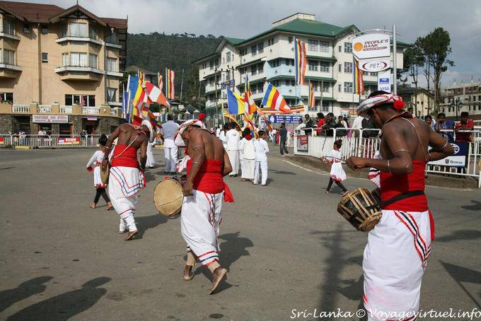 Bateristas durante uma procissão, Nuwara Eliya - Ceilão Sri Lanca