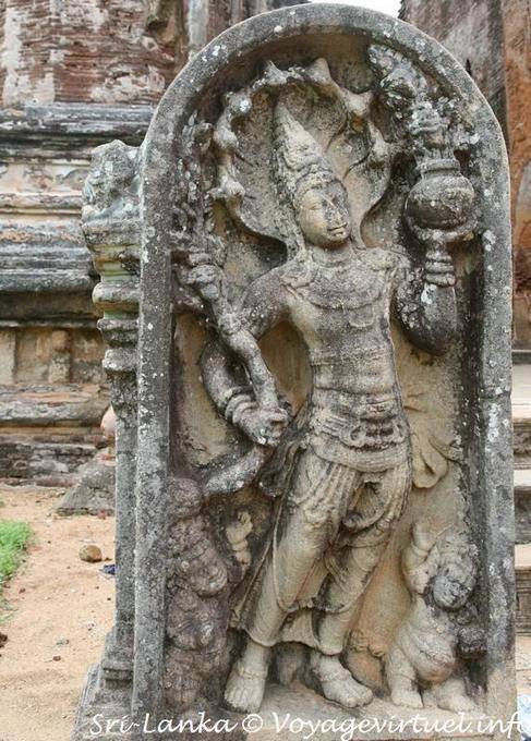 Escultura situado no sopé de Lankatileke, Alahana Parivena, Polonnaruwa - Ceilão Sri Lanca