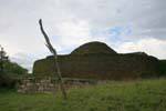 O edifício mais antigo stupa Thuparama no site, Medirigiriya, Ceilão Sri Lanca.