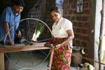 Fabricação de corda com fibras de coco, Nalanda, Ceilão Sri Lanca.