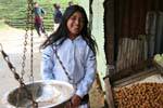 Pouco de diversão para o mercado camponês Nuwara Eliya, Ceilão Sri Lanca.