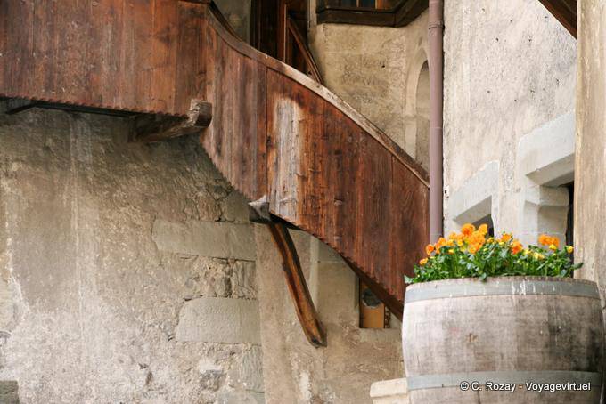 Escada de madeira, Castelo de Chillon, Montreux - A Suíça