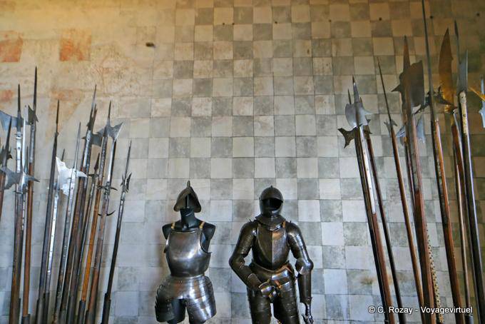 Armaduras e lanças, Castelo de Chillon - A Suíça