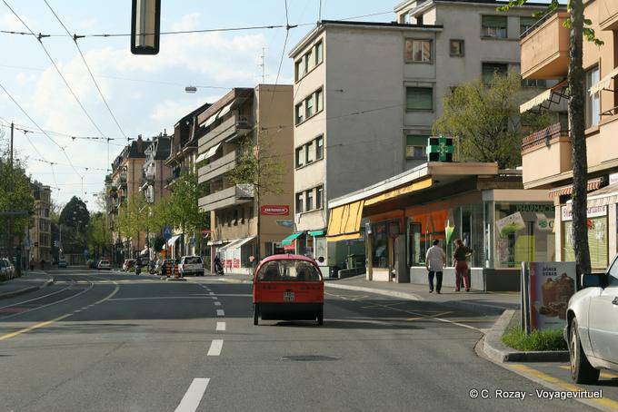 Pedal carro em uma rua em Lausanne - A Suíça