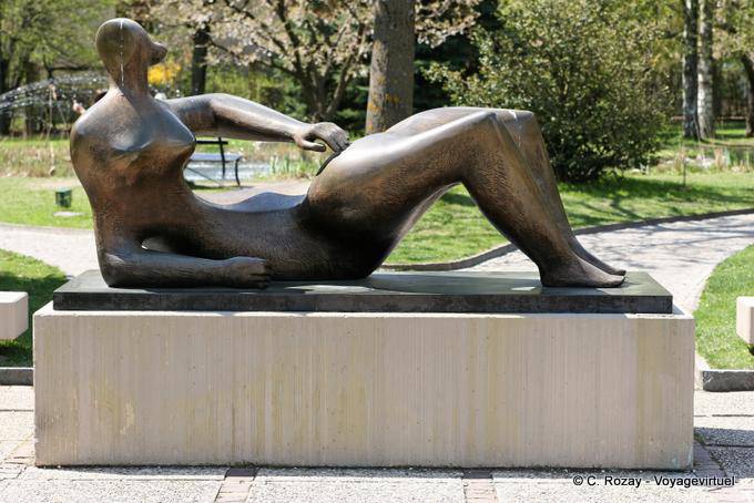 Visão geral da figura de reclinação, Henry Moore, Fundação Gianadda, Martigny - A Suíça