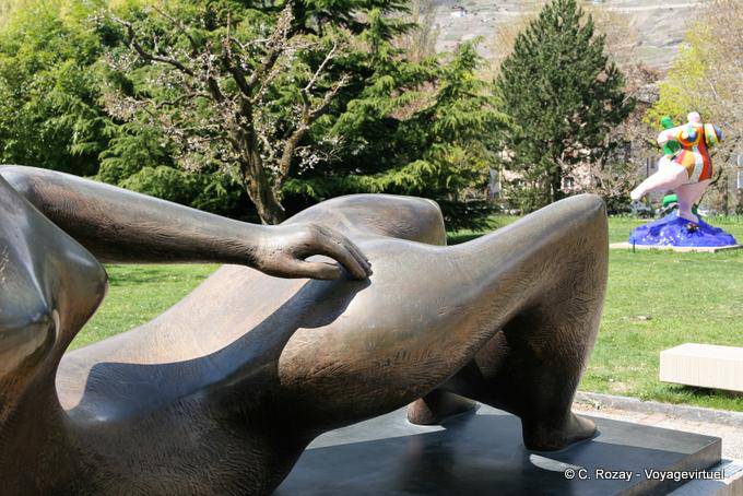 Bronze nu Henry Moore, figura reclinada, Gianadda Foundation, Martigny - A Suíça