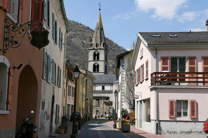 A igreja de Martigny vista da rua - A Suíça