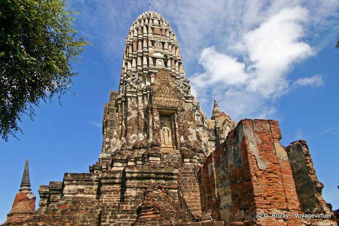 Ayutthaya, Wat Raj Burana torre santuário (a prang 1424) - Tailândia