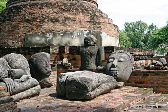 Esculturas em pedaços, Wat Raj Burana, Ayutthaya - Tailândia