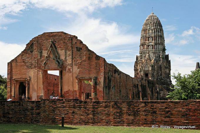 A construção do templo Wat Raj Burana, Ayutthaya - Tailândia