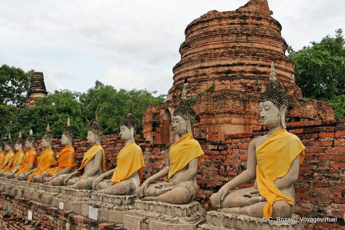 Bhumisparsa fileira de Buddhas, Wat Yai Chai Mongkol, Ayutthaya - Tailândia