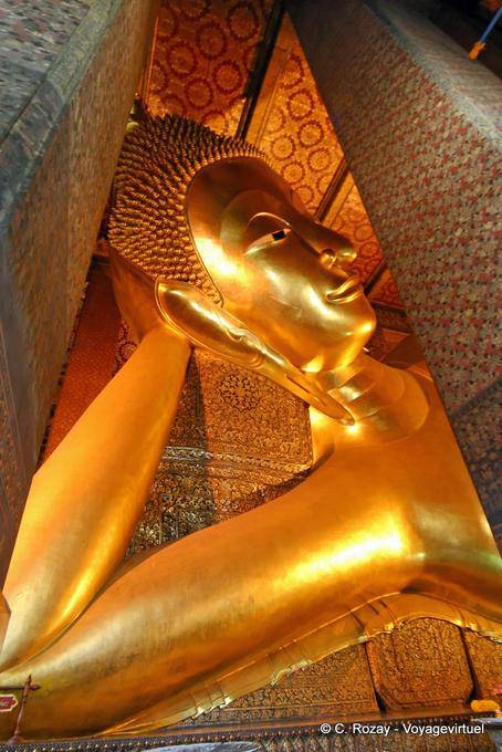 A cabeça de um Buda reclinado, outro ponto de vista, Wat Pho, Banguecoque - Tailândia