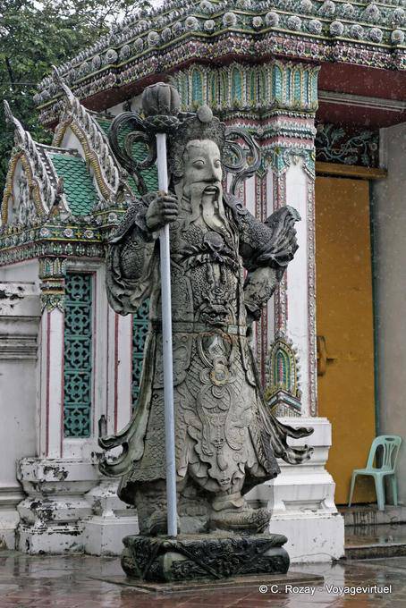 Gigante guarda estátua de pé, Wat Pho (Wat Phra Chettuphon), Bangkok - Tailândia