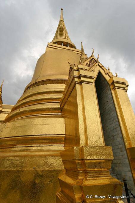 Phra Si Rattana Chedi, Wat Phra Kaew, Banguecoque - Tailândia