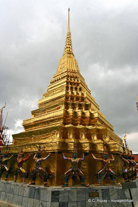 Chedi dourado, Wat Phra Kaew, Banguecoque - Tailândia