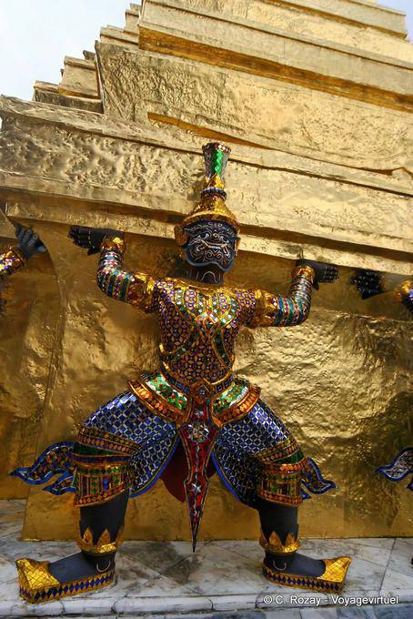 Guardas de apoio Chedi dourado, Wat Phra Kaew, Banguecoque - Tailândia