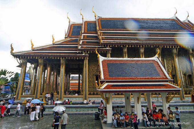 O Prasat Phra Thep frente Bidorn, Wat Phra Kaew, Banguecoque - Tailândia