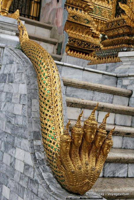 Naga cobra com cinco cabeças, Wat Phra Kaew, Banguecoque - Tailândia