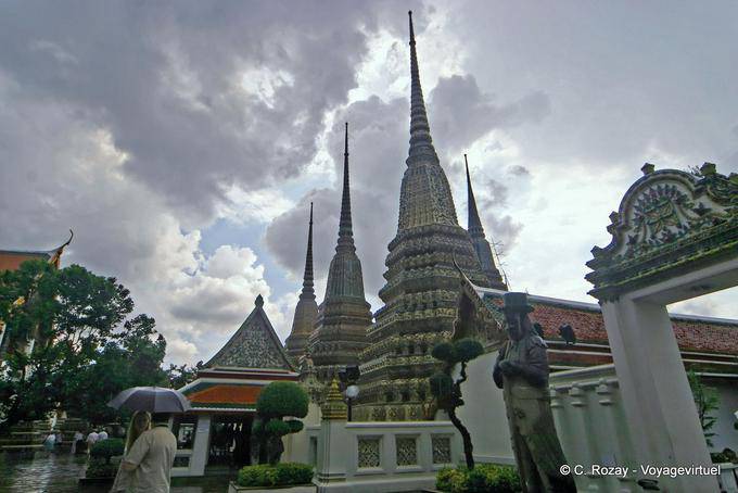 Stupas de Wat Phra Chettuphon, Bangkok - Tailândia
