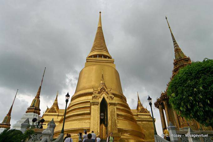 Phra Sri Rattana Chedi panorama, Sri Lanka estilo, Wat Phra Kaew, Banguecoque - Tailândia